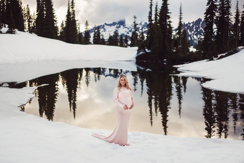 blossoming love in mountain maternity photography