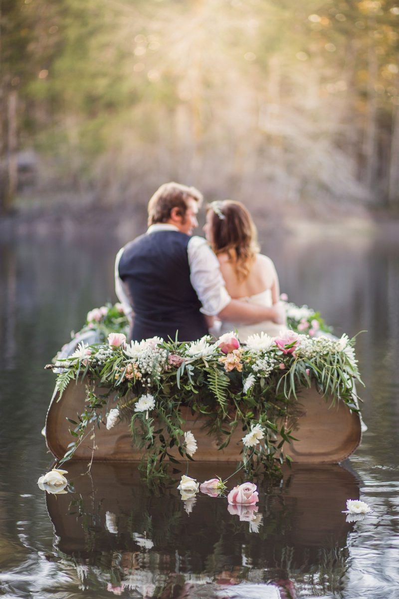 Canoe_with_flowers_wedding_photography.jpg