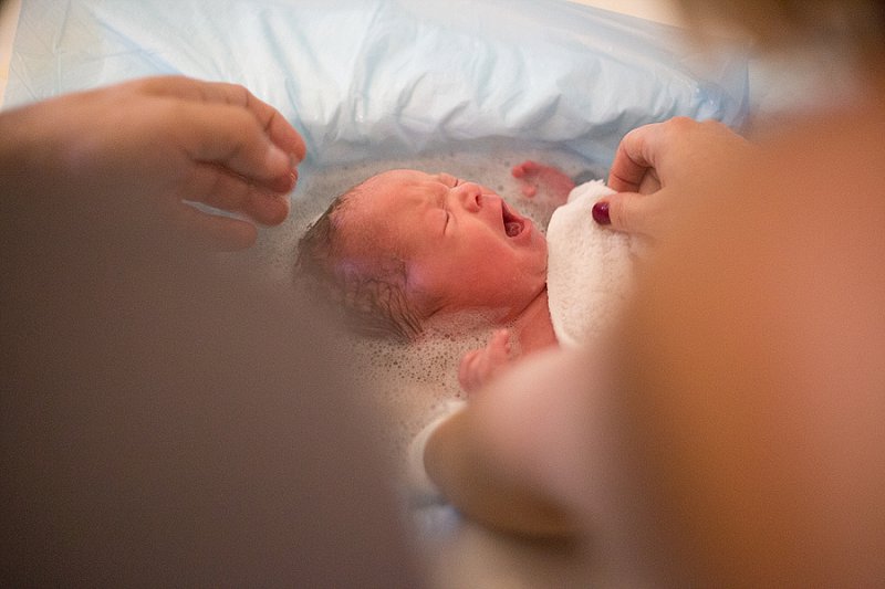 newborn_bath_in_hospital.jpg