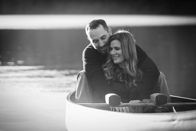 seattle_engagement_photographer_couple_in_Canoe.jpg