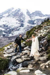 Mt. Rainier wedding couple
